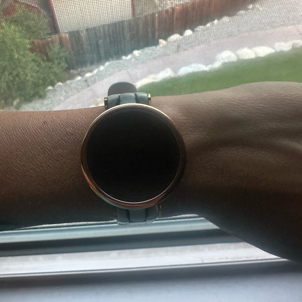 Garmin Lily Smartwatch with Rose Gold Bezel - Picture 4 of 4